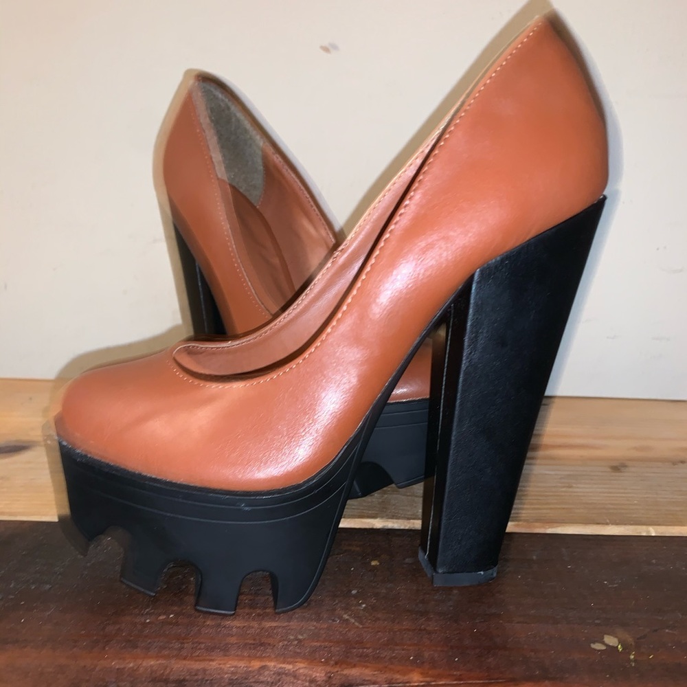 High heels - Picture 5 of 5